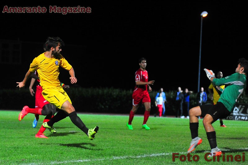 Calabrese segna uno dei suoi tre gol al Tegoleto